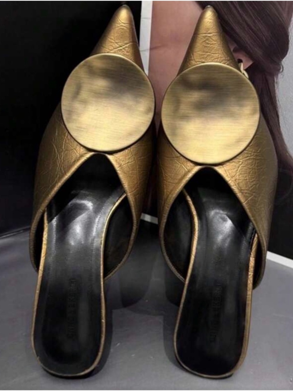 Women’s Metallic Gold Pointed-Toe Jeans-Complementing Flats - Picture 4 of 4